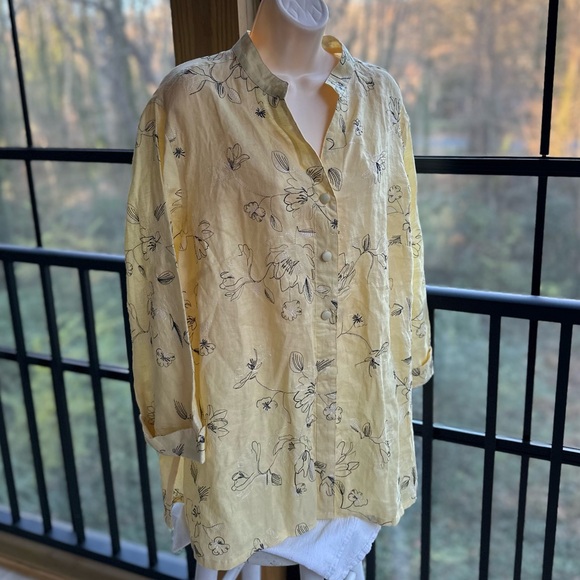 Tweeds Linen Pale Yellow Blouse With Black & White Floral Embroidery ~ 1X - Picture 3 of 15